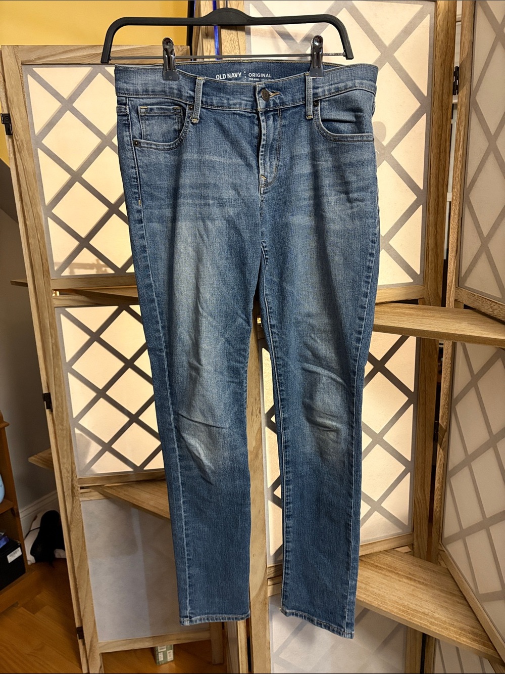 Old Navy Straight Leg Women's Jeans in Medium Blue Wash